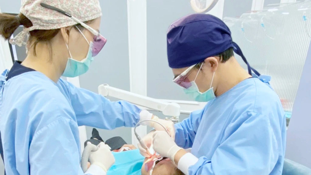 假牙重建專家|黃志偉院長