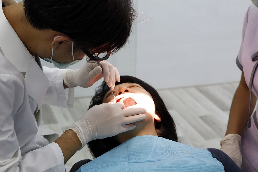 植牙手術說明－提前先看人工植牙與舒眠植牙的風險，幫助你避免！