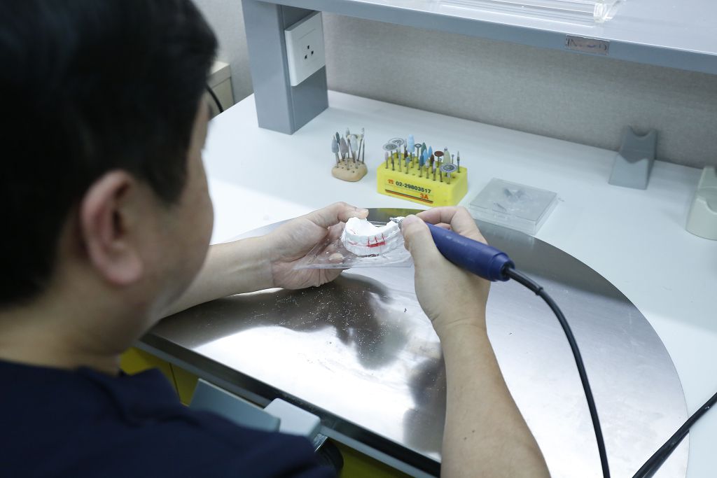牙科醫師推薦，改用改良式貝氏刷牙法預防牙周病發生