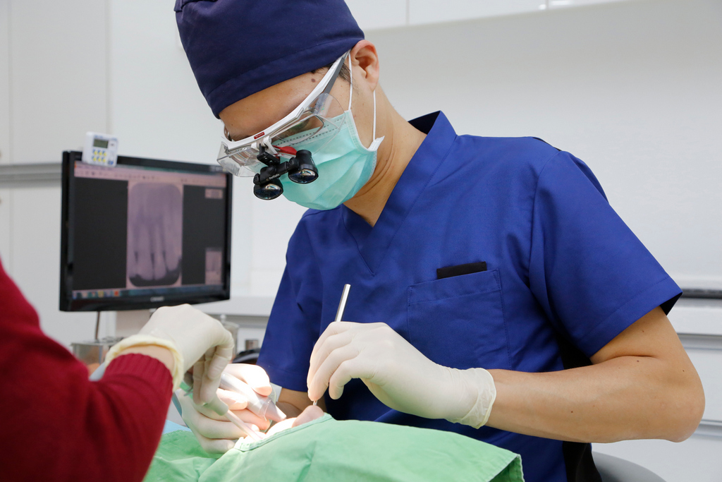 牙醫師怎樣執行舒眠植牙手術？手術執行流程告訴你